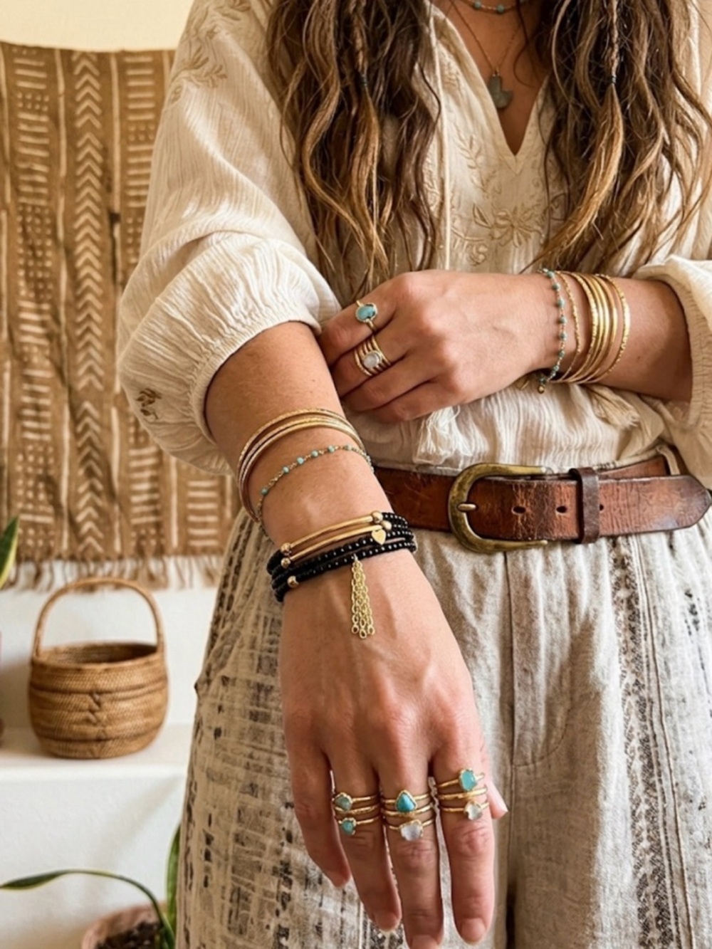 Artisan Black seeds and Gold Layered Bracelet - Picture 1 of 2